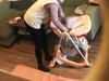 Κρυφή κάμερα «πιάνει» νταντά να κακοποιεί βάναυσα μωρό 11 μηνών (βίντεο)