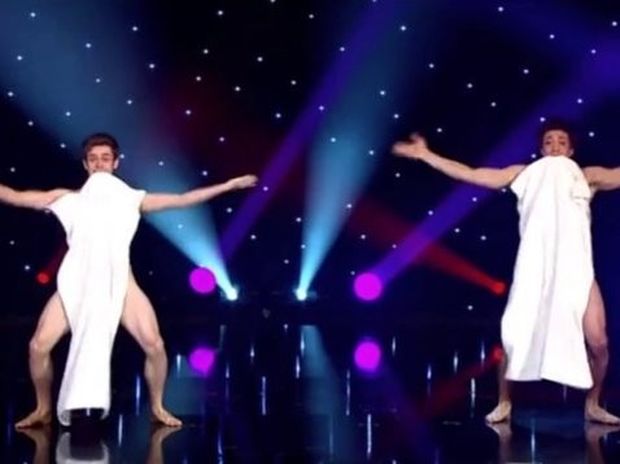 ΑΠΙΘΑΝΟ: Ο χορός με τις πετσέτες (βίντεο)