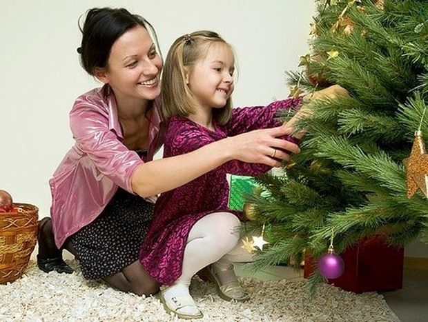 Το στόλισμα του δέντρου: Πώς να το γιορτάσεις με τα παιδιά!