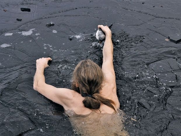 Ο Νορβηγός που βούτηξε στην παγωμένη λίμνη για να σώσει μια πάπια