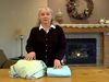 Πως να διπλώσετε ένα σεντόνι με λάστιχο (Video)