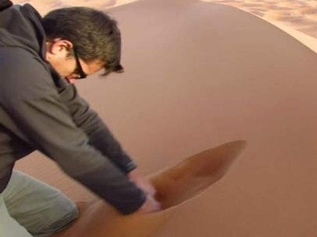 Μπορεί να μοιάζει με συνηθισμένη άμμο αλλά δεν είναι (βίντεο)