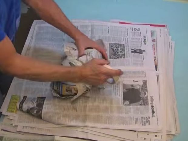 Έχετε παλιές εφημερίδες στο σπίτι σας; Μην τις πετάξετε! Δείτε τι μπορείτε να κάνετε! (Βίντεο)