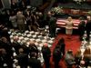 Συντετριμμένος ο Μπάιντεν στην κηδεία του γιου του (video) 