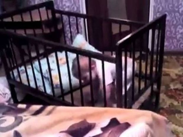Απίστευτο: Δείτε πώς ένα μωρό «δραπέτευσε» από την κούνια του! (βίντεο)