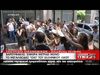Επεισόδιο έξω από το ΥΠΟΙΚ - Πέταξαν νερό σε Βαρουφάκη και δημοσιογράφους (video)