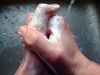 Δείτε πόσα μικρόβια υπάρχουν στα χέρια αμέσως μετά το πλύσιμο (φωτογραφίες)