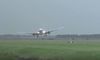 Βίντεο που κόβει την ανάσα: Δραματική προσγείωση αεροπλάνου εν μέσω ισχυρών ανέμων!