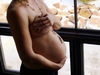 «Όταν γεννήθηκε το μωρό δεν ανέπνεε»:Η σταρ ποζάρει ημίγυμνη και σοκάρει με την δήλωσή της αυτή