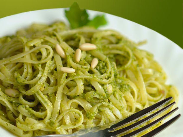 Νηστίσιμη συνταγή: Σπαγγέτι με πέστο αβοκάντο και λαχανικά