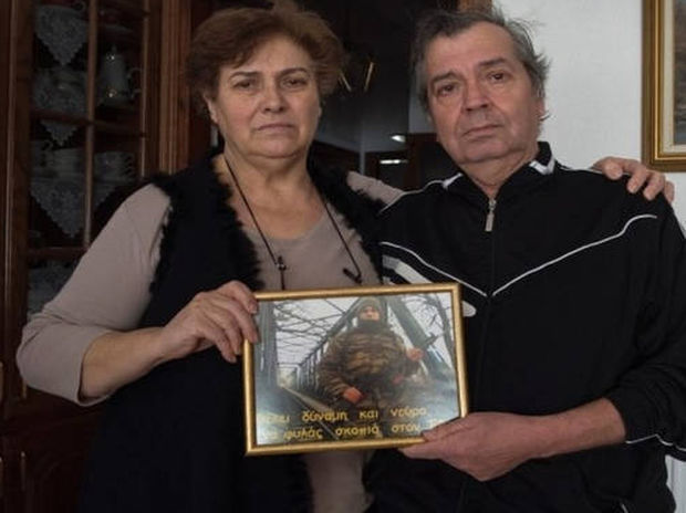 Έβρος - Οι γονείς του λοχία Κούκλατζη στο γερμανικό Spiegel: «Προσευχόμαστε για ένα θαύμα»