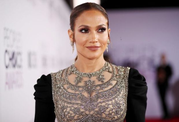 Jennifer Lopez: 10 φορές που τόλμησε να φωτογραφηθεί εντελώς αμακιγιάριστη
