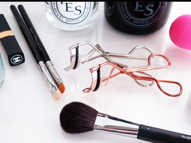 Τα “έξυπνα” εργαλεία μακιγιάζ που κάνουν πιο εύκολη τη ζωή σου