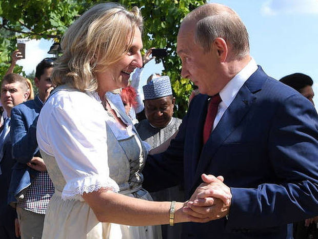 Πούτιν εσύ Σούπερσταρ: Ο χορός του Ρώσου προέδρου στο «γάμο της χρονιάς» που έγινε viral (Pics+Vid) 