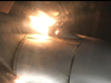 Τρόμος: Χωρίς να το ξέρει βιντεοσκοπούσε το ξέσπασμα της πυρκαγιάς στο αεροσκάφος που επέβαινε (Vid)