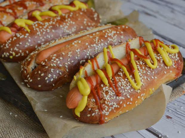Hot Dog με σπιτικά ψωμάκια