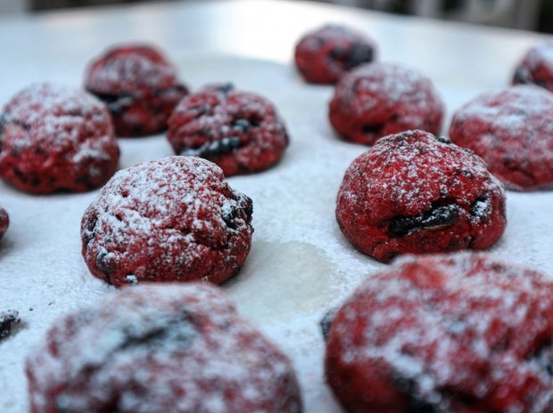 Red Velvet Oreo Cookies