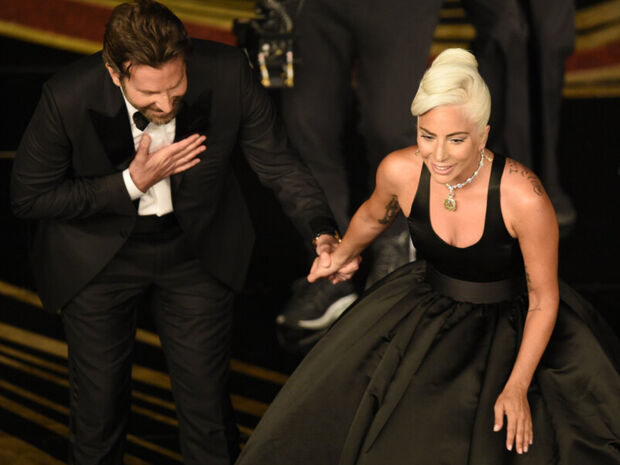 Bradley Cooper-Lady Gaga: Πέρασαν το βράδυ των Oscar μαζί και η Irina Shayk τους κοιτούσε
