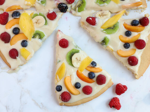 Fruit pizza