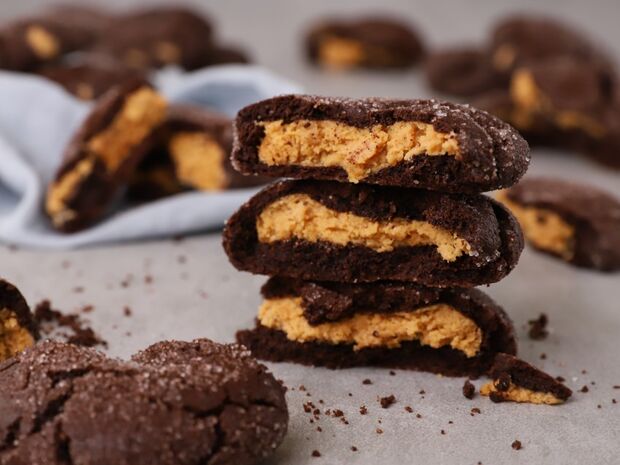 Σοκολατένια μπισκότα γεμιστά με φυστικοβούτυρο από τον Γιώργο Τσούλη    