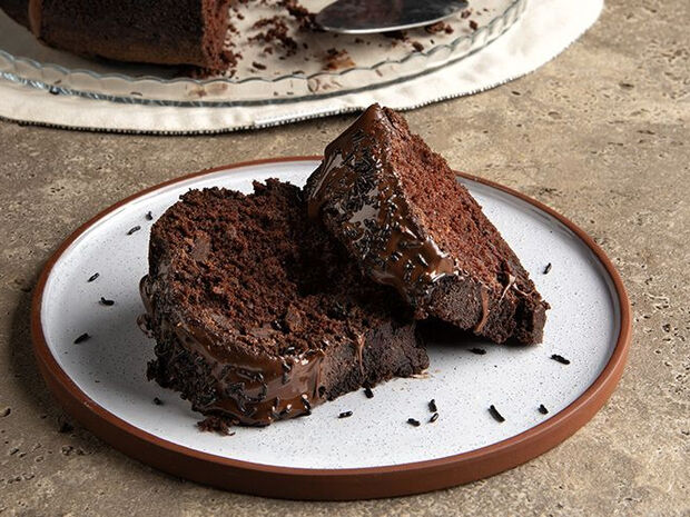 Συνταγή για vegan κέικ σοκολάτας από τον Άκη Πετρετζίκη 