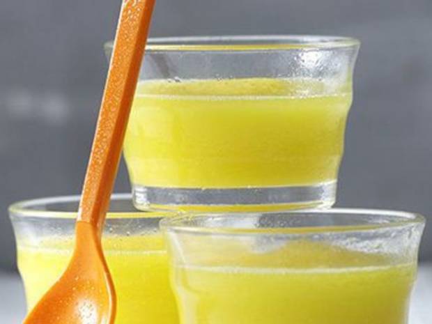 Συνταγή για smoothie με μάνγκο και φρούτα του πάθους από τον Άκη Πετρετζίκη 