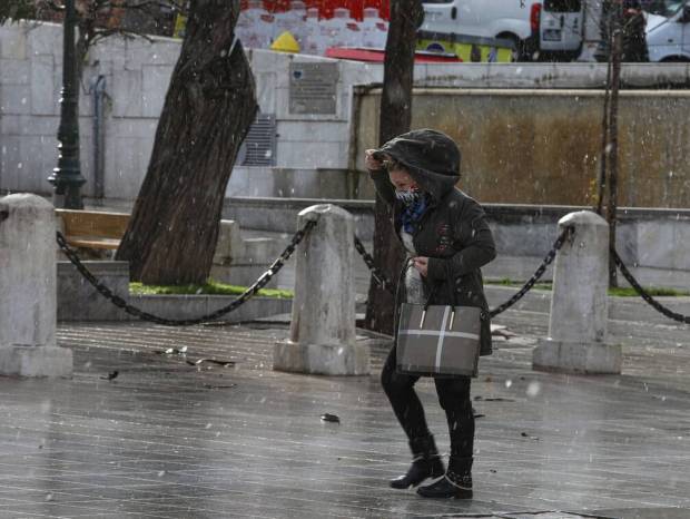 Καιρός – Μαρουσάκης: Ψυχρή πολική αέρια μάζα σήμερα, βροχές και καταιγίδες από την Πέμπτη