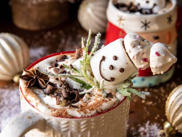 Το απόλυτο ρόφημα των Χριστουγέννων! Espresso με καραμέλα και έναν χιονάνθρωπο στην κούπα σου