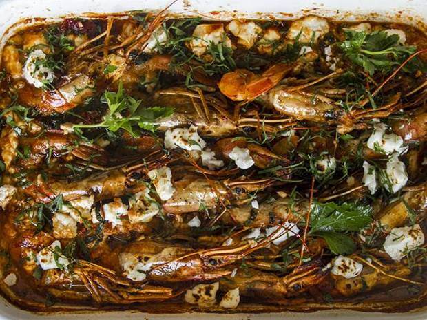 Συνταγή για γαρίδες σαγανάκι από τον Άκη Πετρετζίκη   