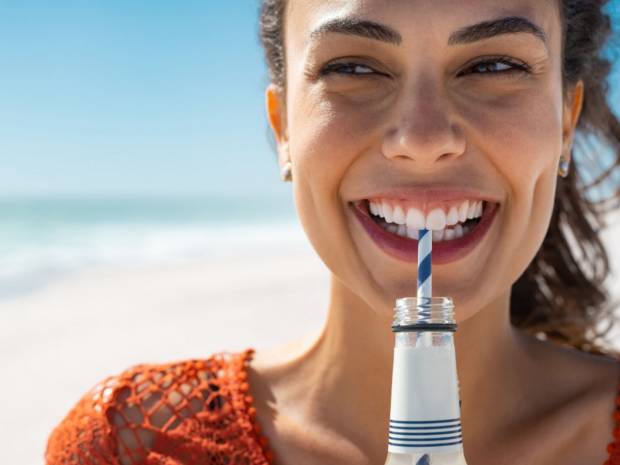 Διάβρωση δοντιών: Ο κίνδυνος από τα ροφήματα χωρίς ζάχαρη